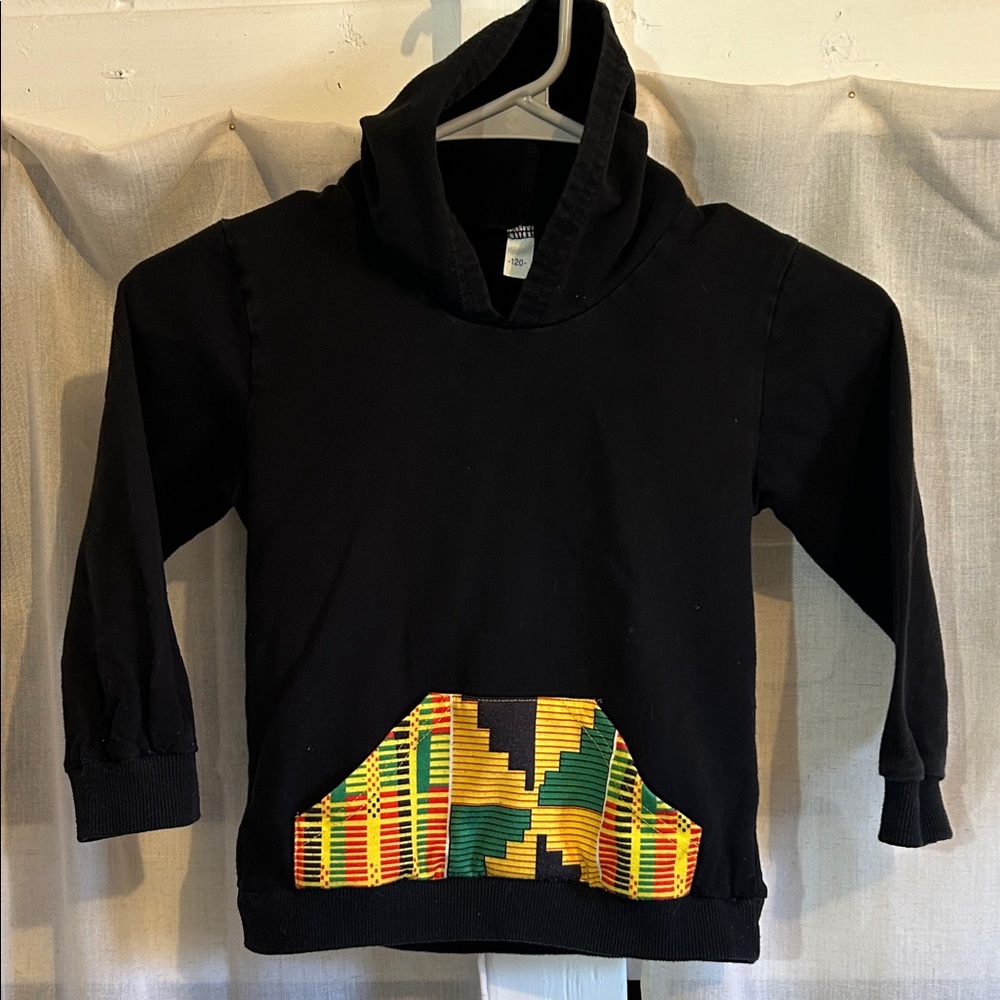 SHEIN Kids Black Hoodie with Vibrant Patterned Pocket